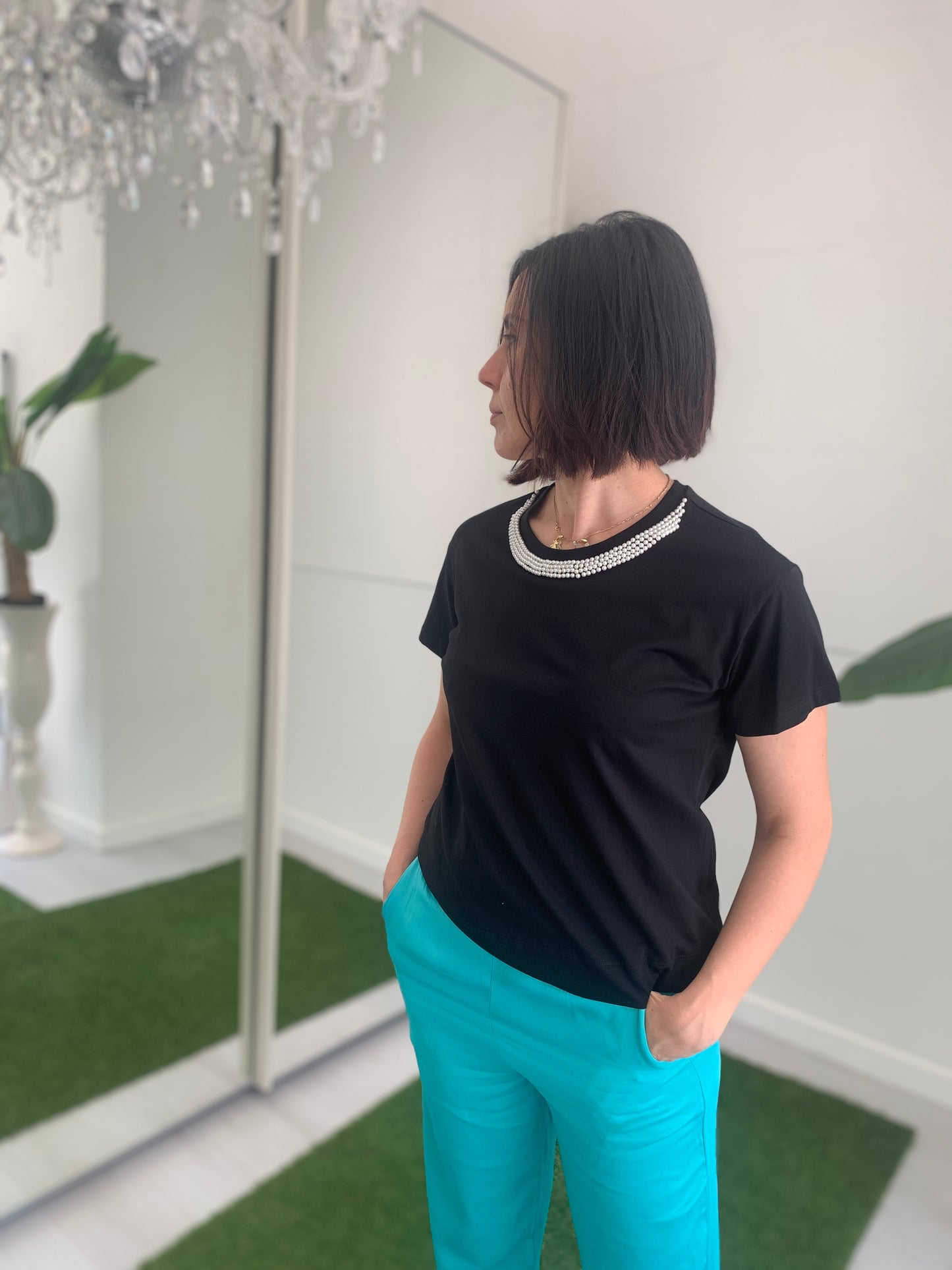 QUEGUAPA T-Shirt con Perle Manica Corta