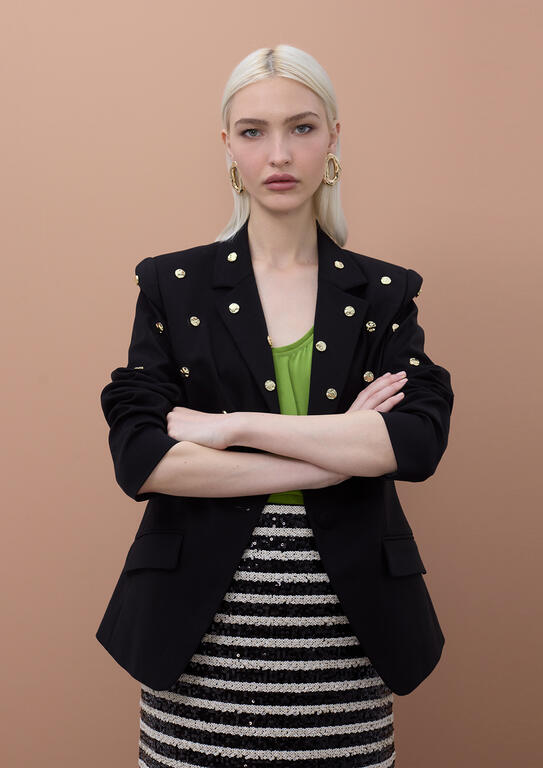 Blazer Nero con Bottoni Dorati – Lola Casademunt