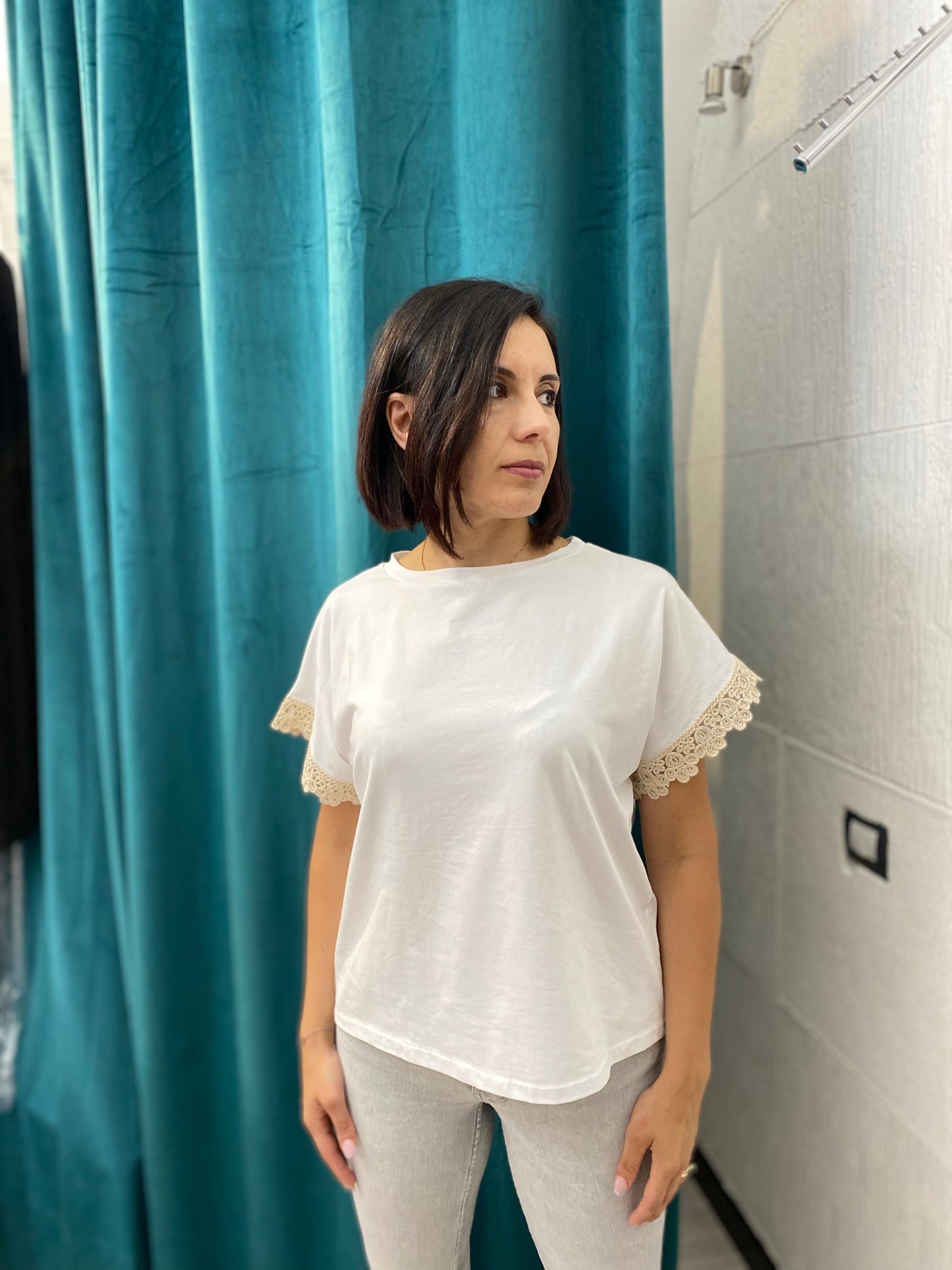 EDAS T-shirt in Cotone con Manica Scesa e Ricamo