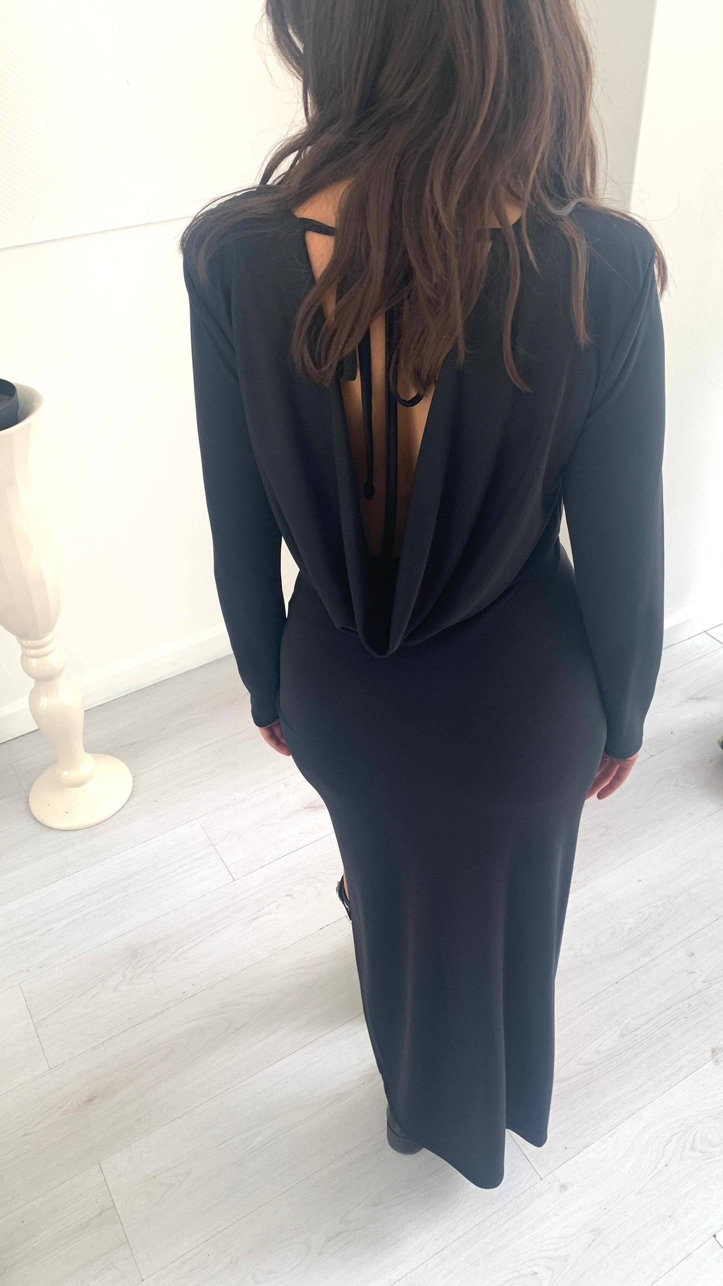 QUEGUAPA Abito Lungo con Maniche e Scollo Schiena