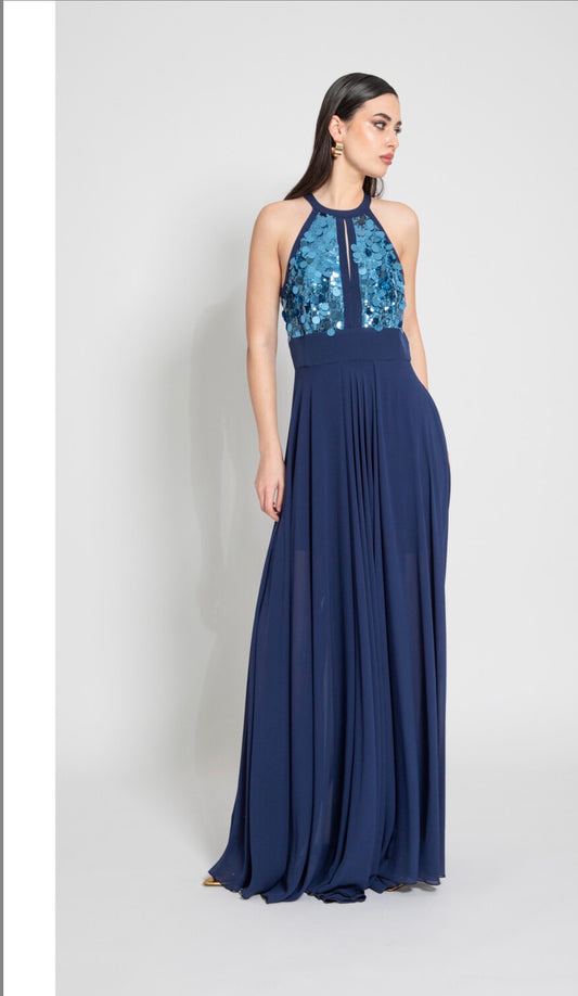 Abito lungo cerimonia curvy EDAS blu navy con corpetto paillettes floreali azzurre e gonna fluida – vista laterale

