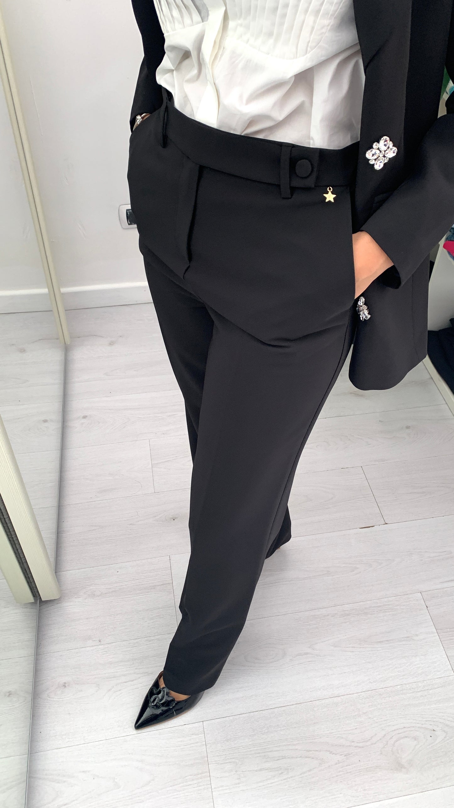 QUEGUAPA Tailleur con Applicazione