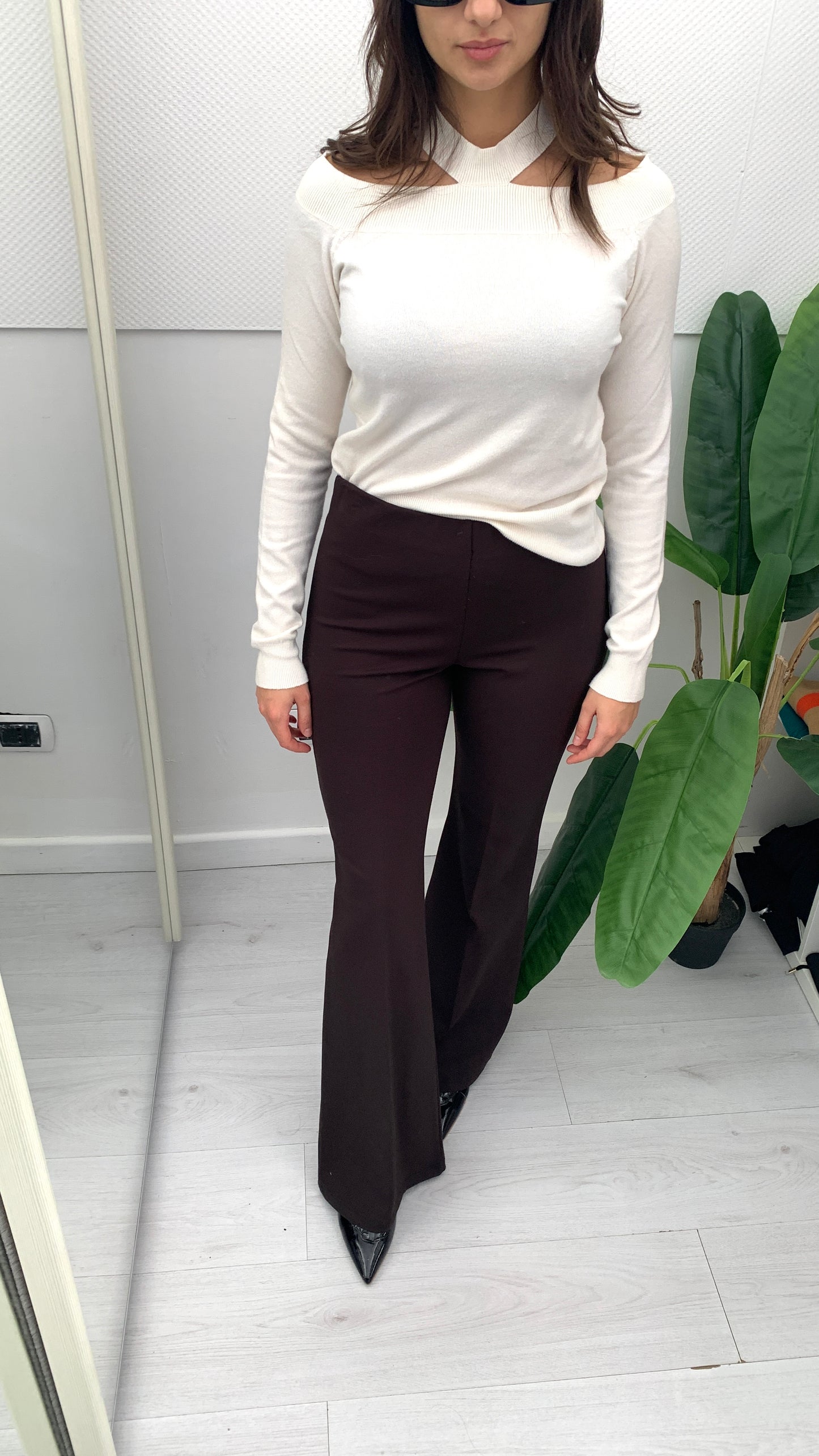 QUEGUAPA Maglia Donna con Scollo Particolare