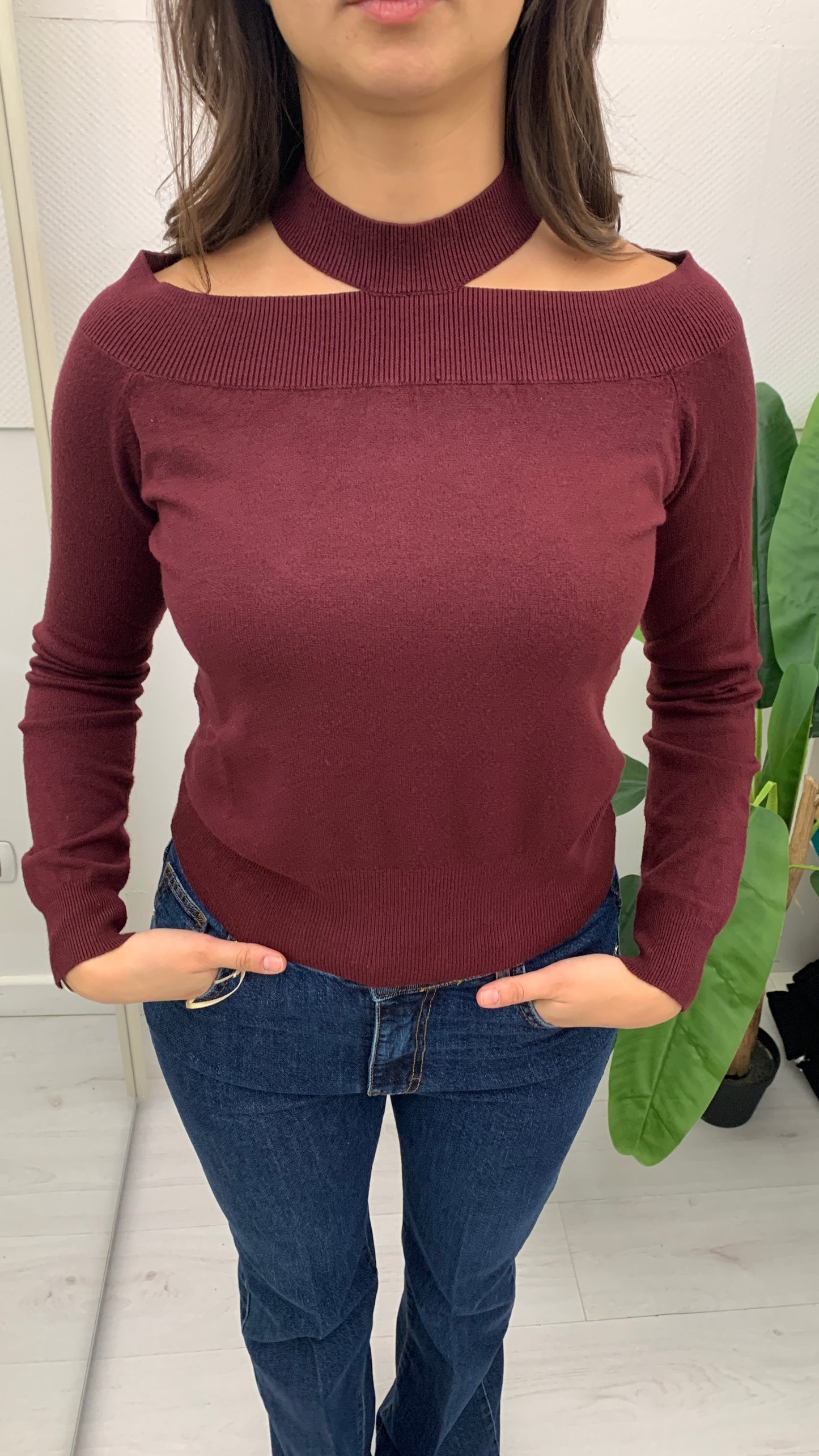 QUEGUAPA Maglia Donna con Scollo Particolare