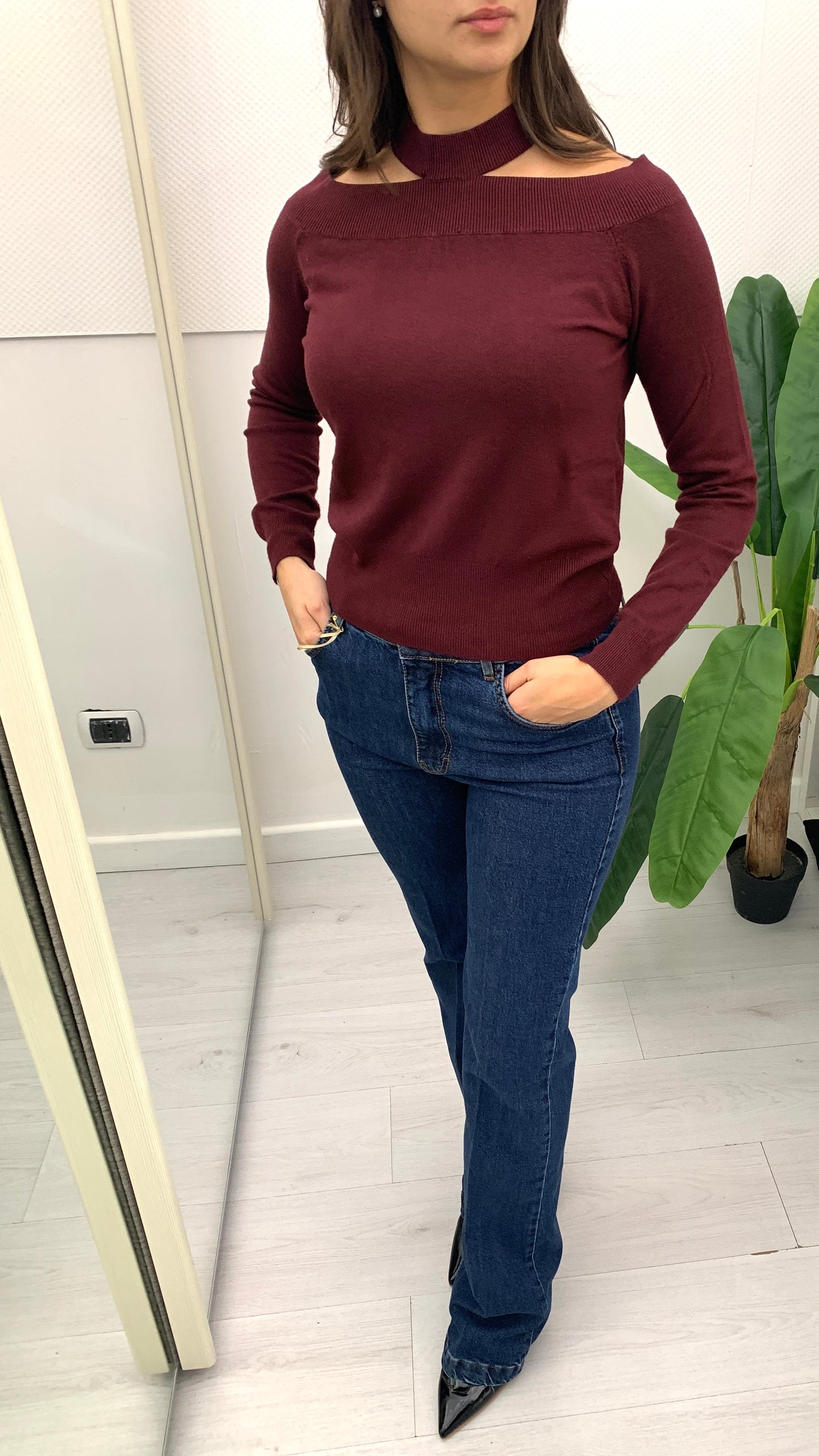 QUEGUAPA Maglia Donna con Scollo Particolare
