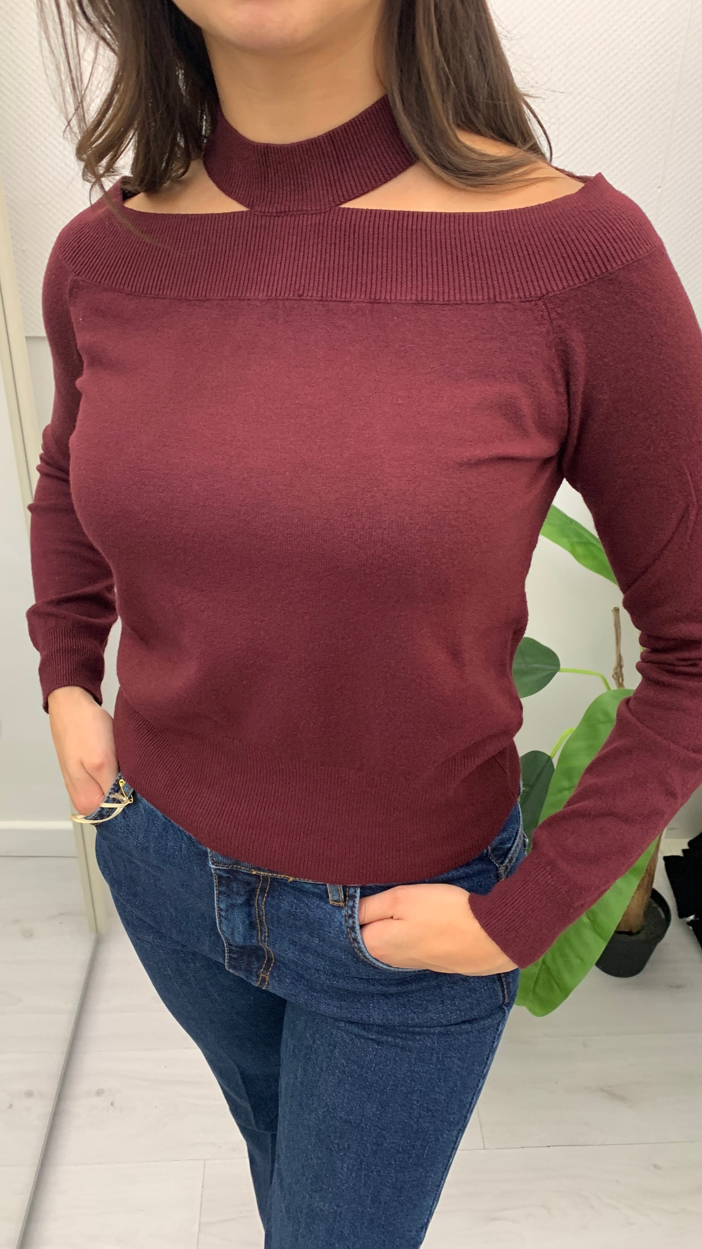 QUEGUAPA Maglia Donna con Scollo Particolare
