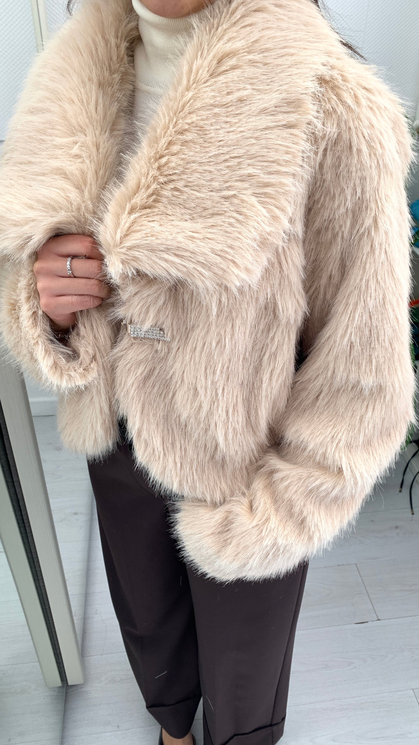 DENNY ROSE Giacca Pelliccia con Bottone Gioiello