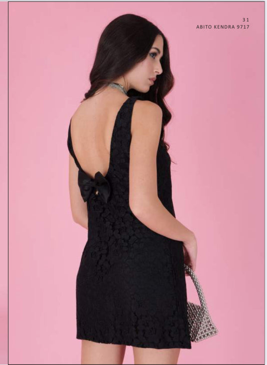 QUEGUAPA Abito Corso in Pizzo con Scollo e Fiocco