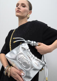 Mini Bag Argento Metallizzato con Catena Dorata - Lola Casademunt