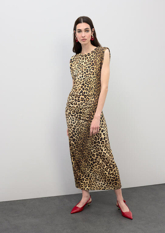 Dettaglio stampa animalier fantasy abito drappeggiato Lola Casademunt